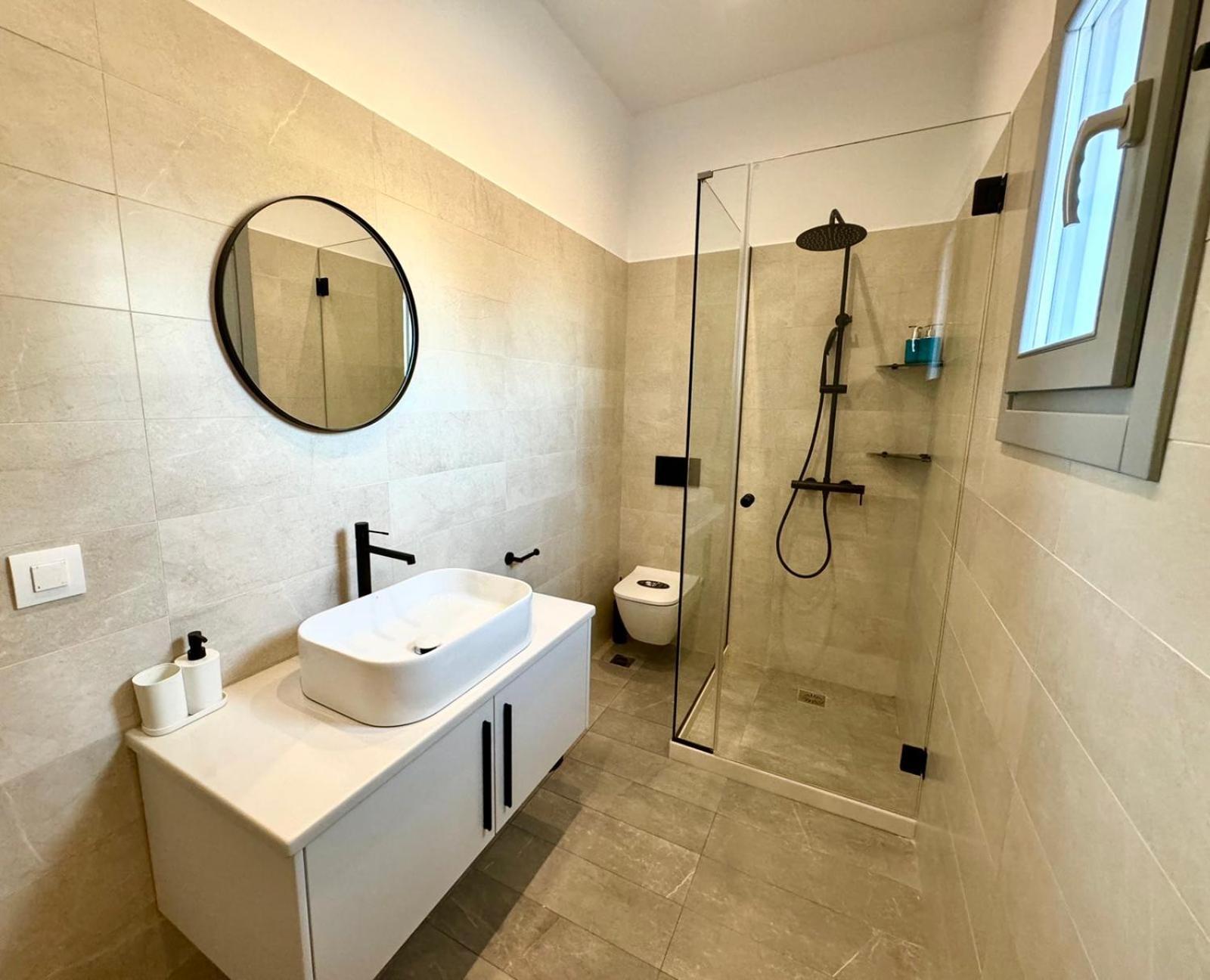Almond Place Apartment *